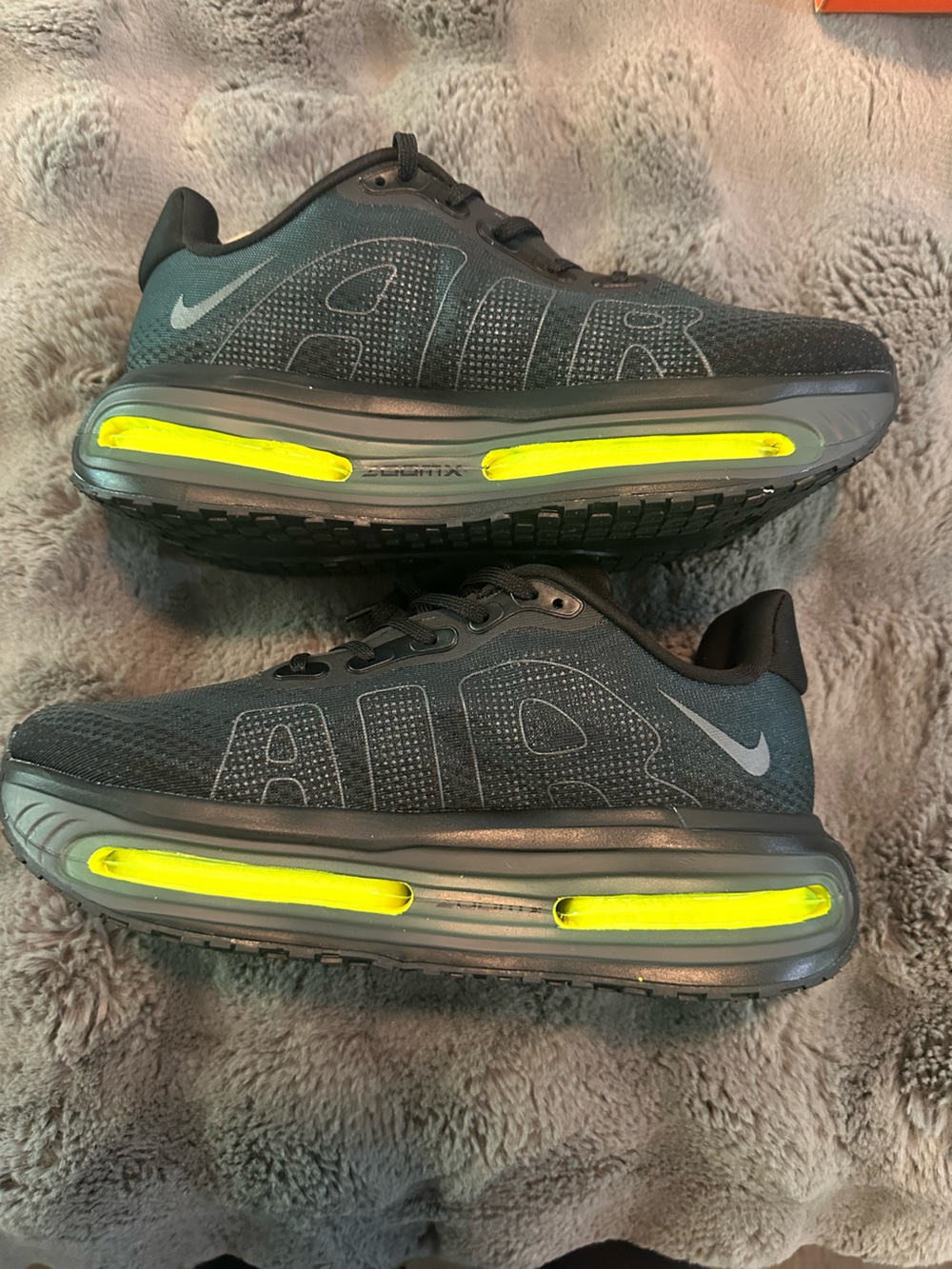 Women’s Nike Vomero Premium
Black Volt